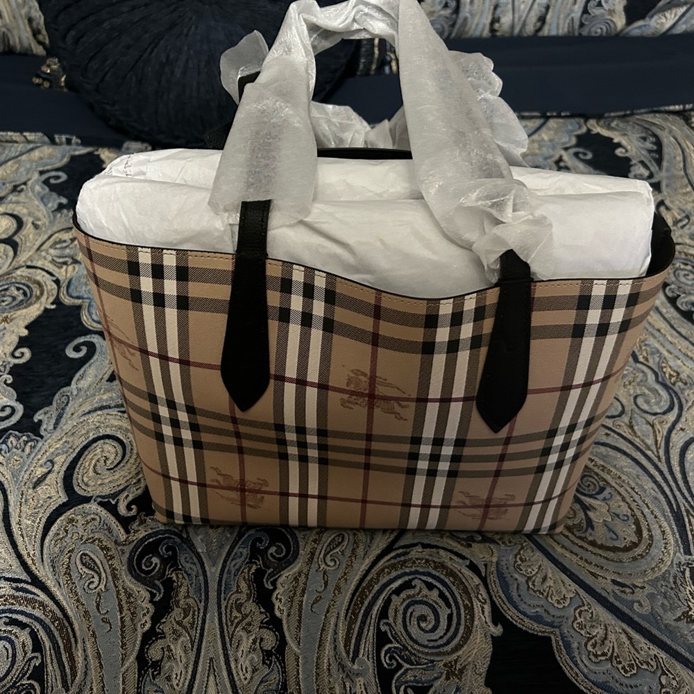 Bnwt Burberry tote bag
